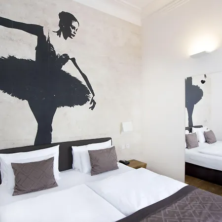 Hotel Golden Crown 4*