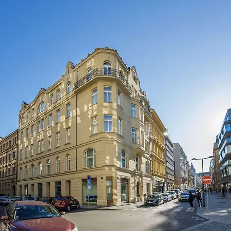 Hotel Golden Crown