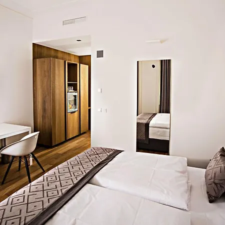 Szálloda Golden Crown 4*