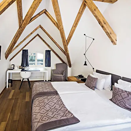 Golden Crown Szálloda 4*