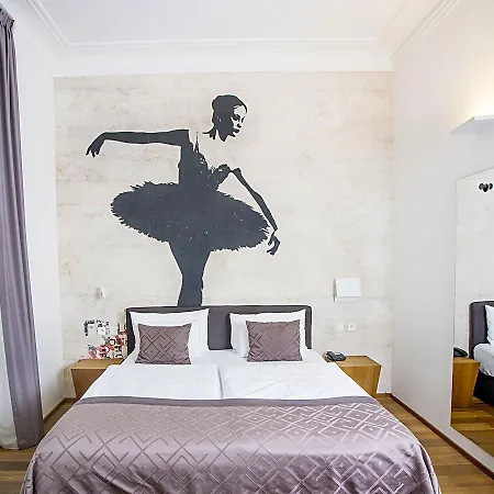 Golden Crown Szálloda 4*