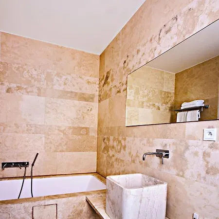 Golden Crown Szálloda 4*
