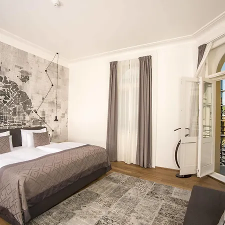 Golden Crown Szálloda 4*