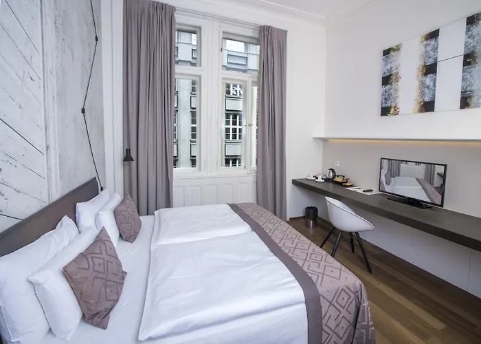 Golden Crown 4* Prague