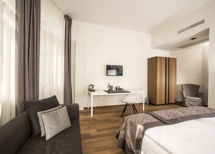 Hotel Golden Crown 4*