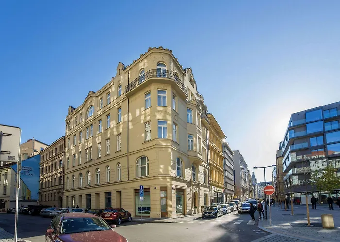 Hotel Golden Crown