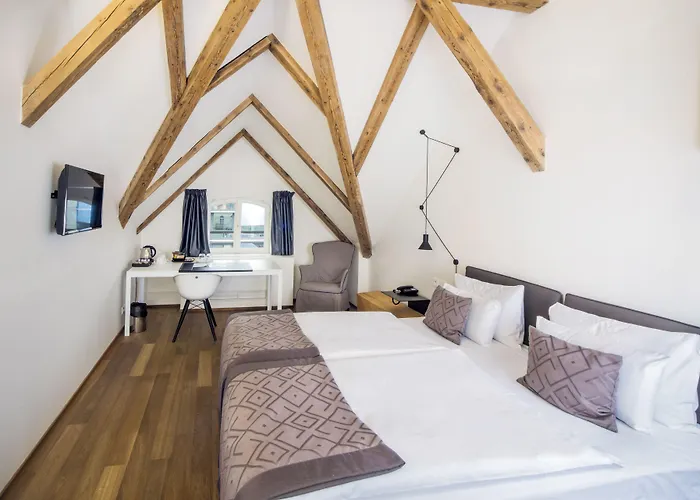 Golden Crown 4* Prague