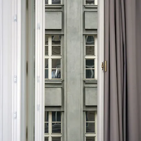 Golden Crown Hotell