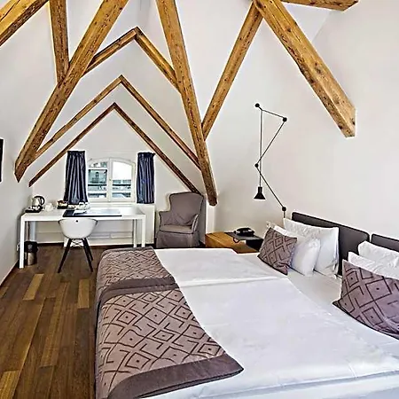 Hotell Golden Crown