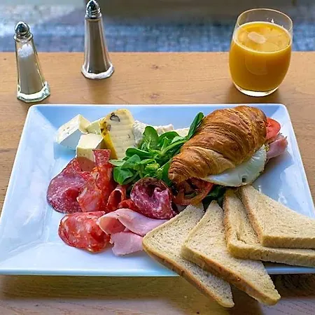 Golden Crown Hotell 4*