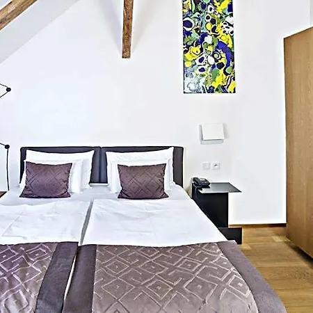 Hotell Golden Crown 4*