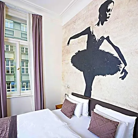 Golden Crown Hotell