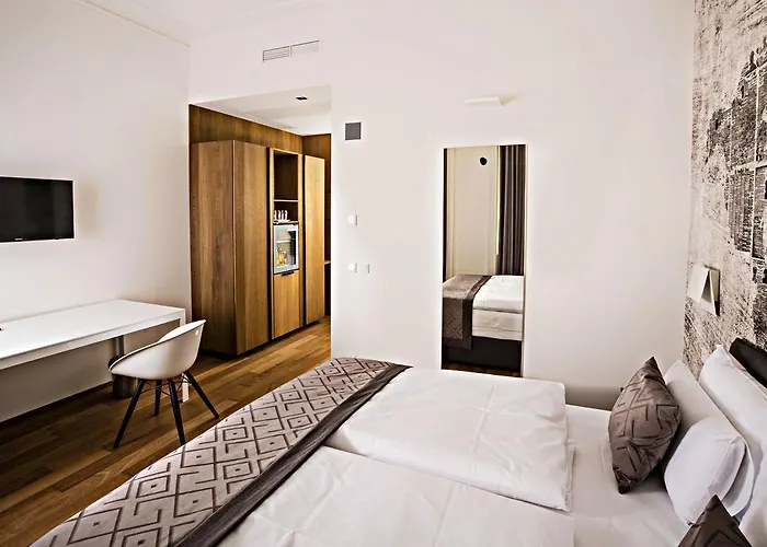 Hotell Golden Crown 4*