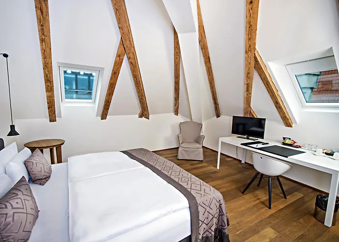 Hotell Golden Crown 4*