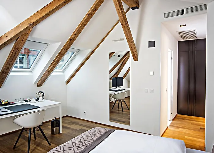 Hotell Golden Crown 4*