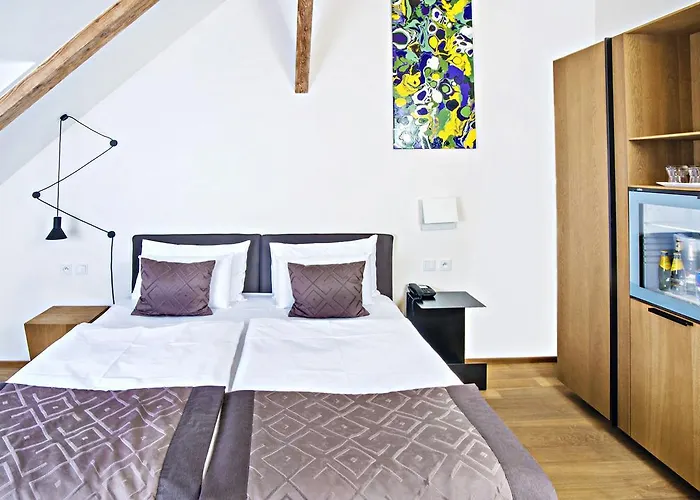 Hotell Golden Crown 4*