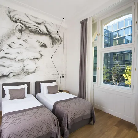 Golden Crown 4* Prague
