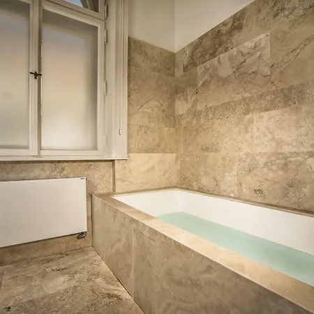 Golden Crown 4* Prague