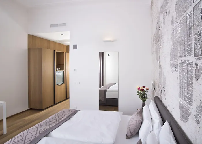 Hotel Golden Crown 4*