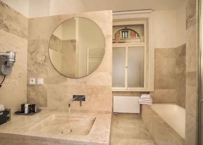 Golden Crown Hotel 4*