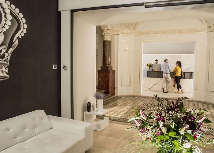 Golden Crown Hotel 4*