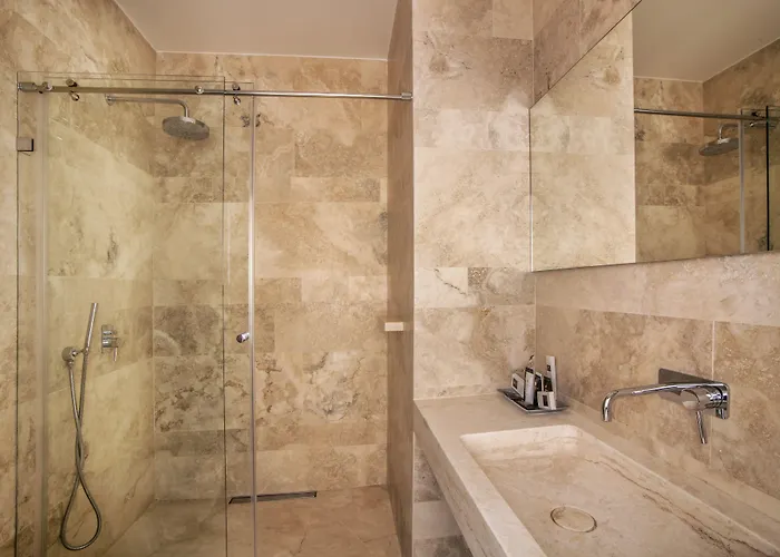 Hotel Golden Crown 4*